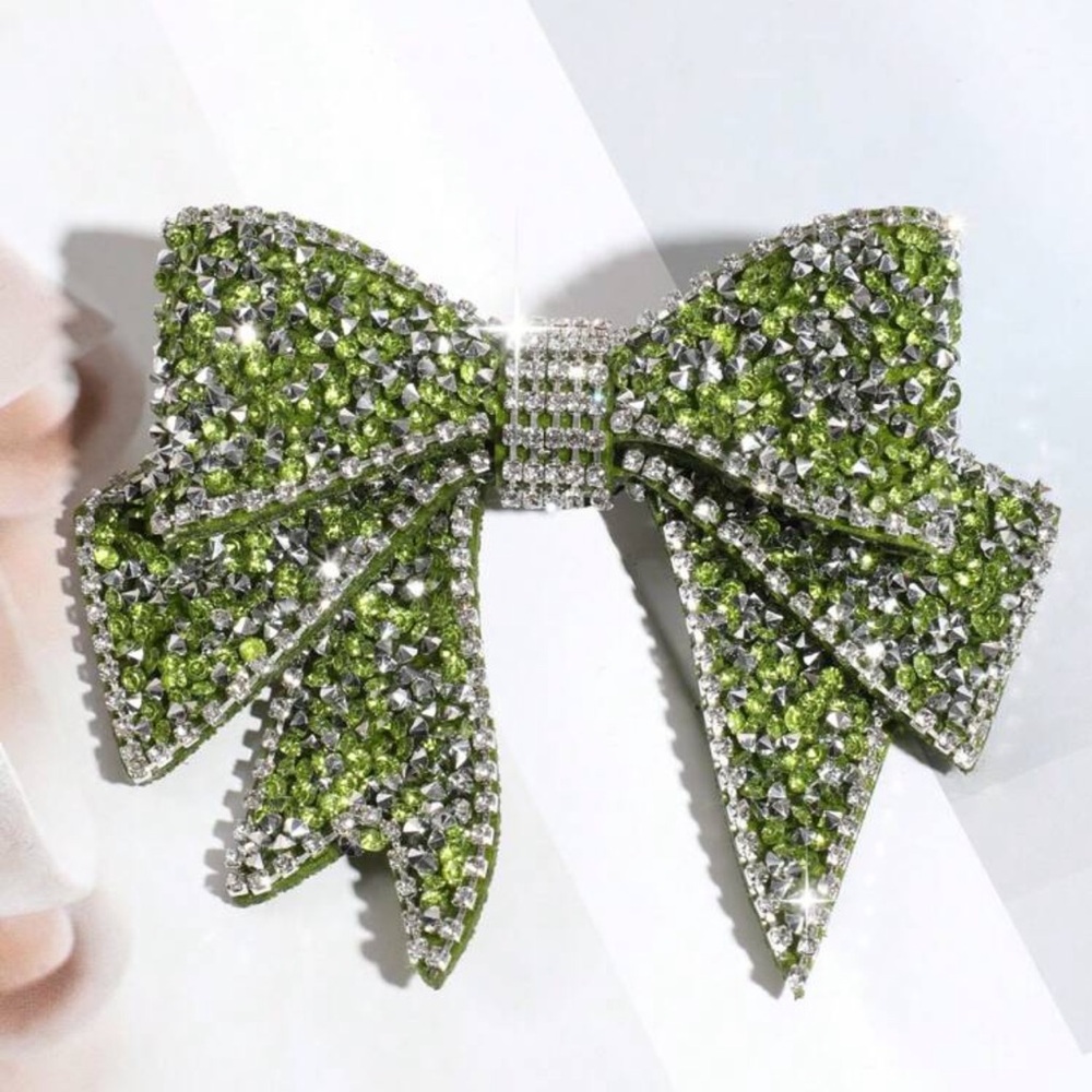 🎀 Bow Tie Pin 🎀 - Picture 2 of 3